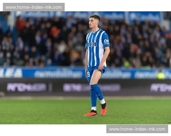 斯特拉斯堡vs里昂，帕尼切利与克鲁伊维特锋线对决